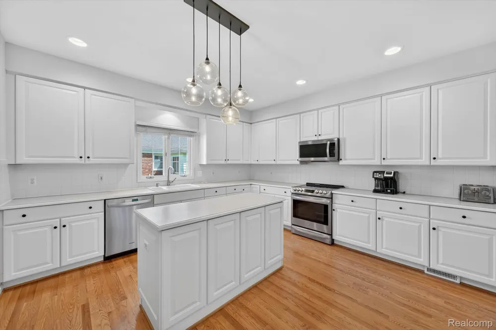1112 Vernier Road Grosse Pointe Woods City, MI 48236