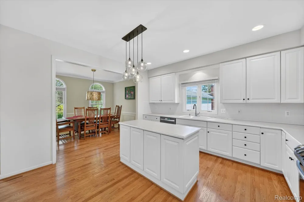1112 Vernier Road Grosse Pointe Woods City, MI 48236