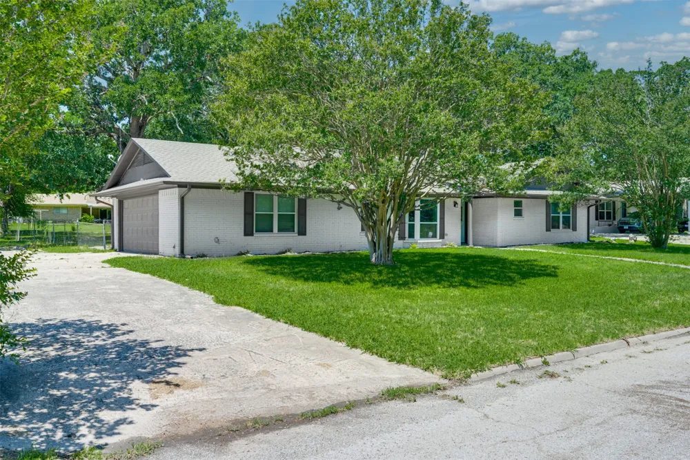 3011 Tanglewood Drive Commerce, TX 75428