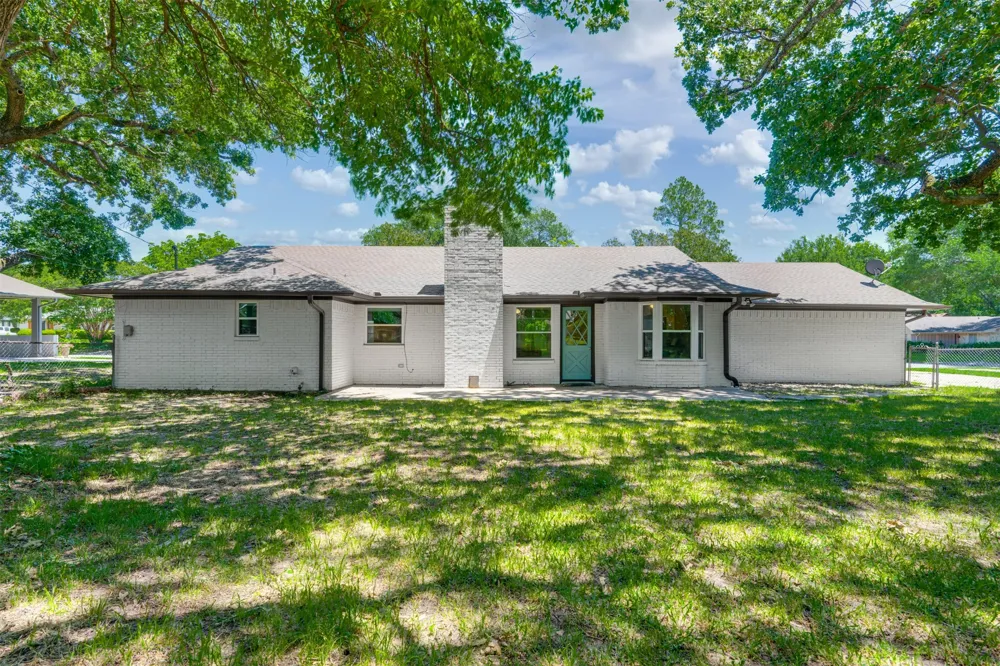3011 Tanglewood Drive Commerce, TX 75428