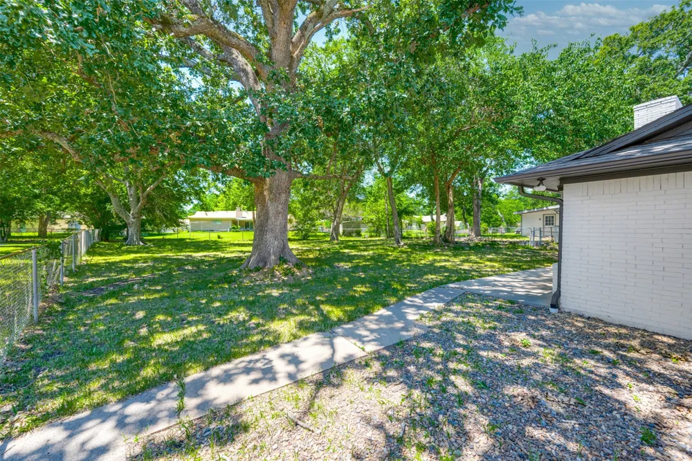 3011 Tanglewood Drive Commerce, TX 75428