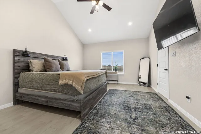 213 COLONIAL LN La Vernia, TX 78121