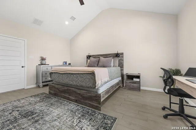 213 COLONIAL LN La Vernia, TX 78121