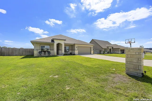 213 COLONIAL LN La Vernia, TX 78121