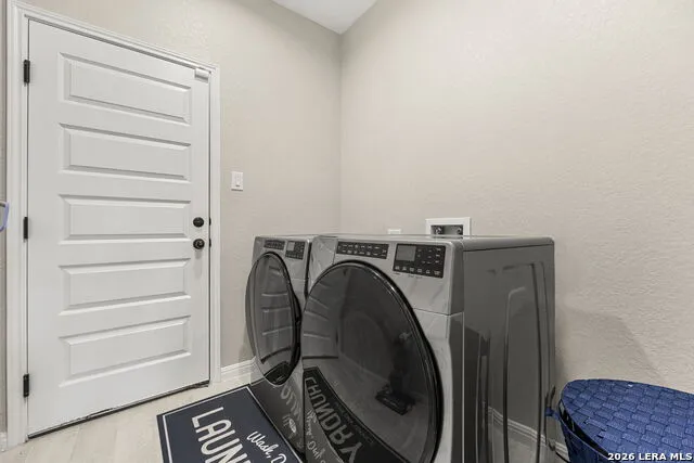 213 COLONIAL LN La Vernia, TX 78121