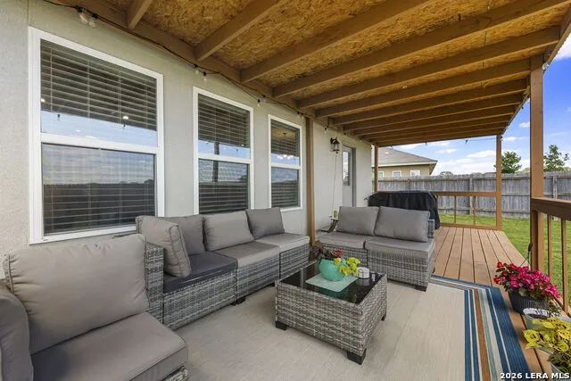 213 COLONIAL LN La Vernia, TX 78121