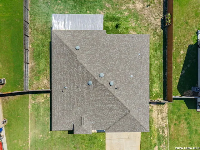 213 COLONIAL LN La Vernia, TX 78121