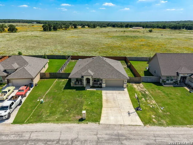 213 COLONIAL LN La Vernia, TX 78121