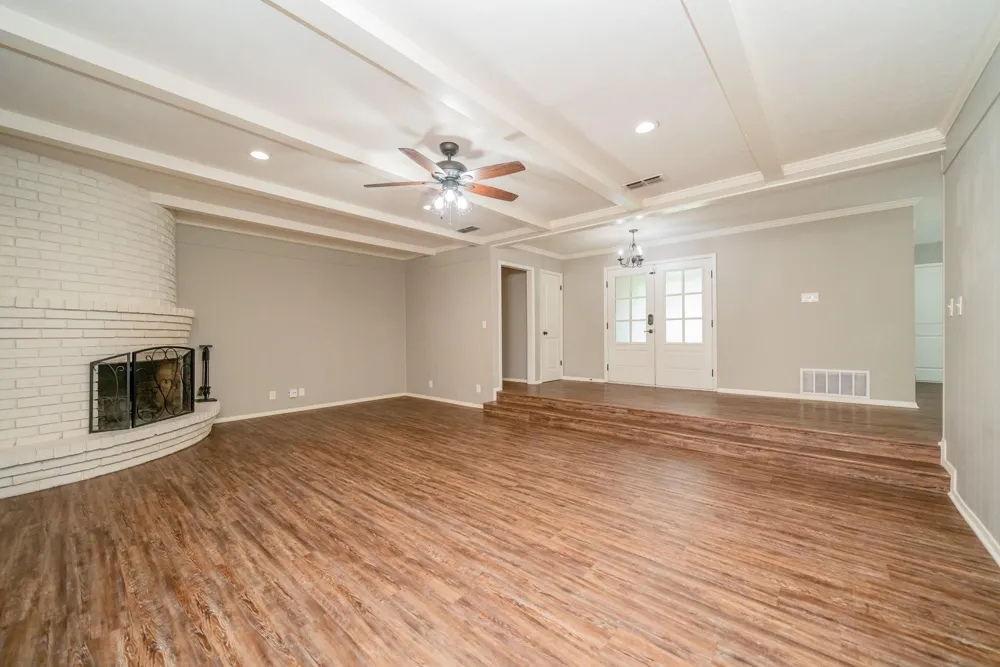 317 E Robinwood White Oak, TX 75693