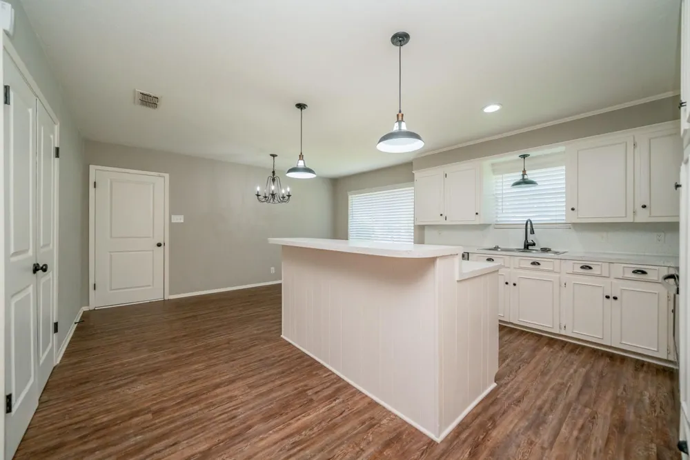 317 E Robinwood White Oak, TX 75693