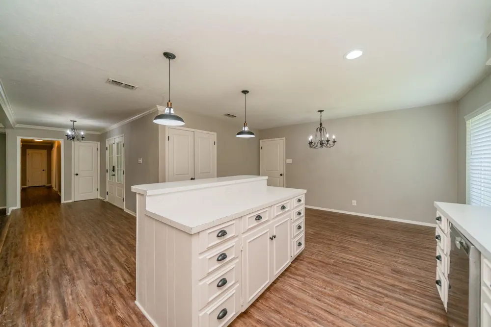 317 E Robinwood White Oak, TX 75693