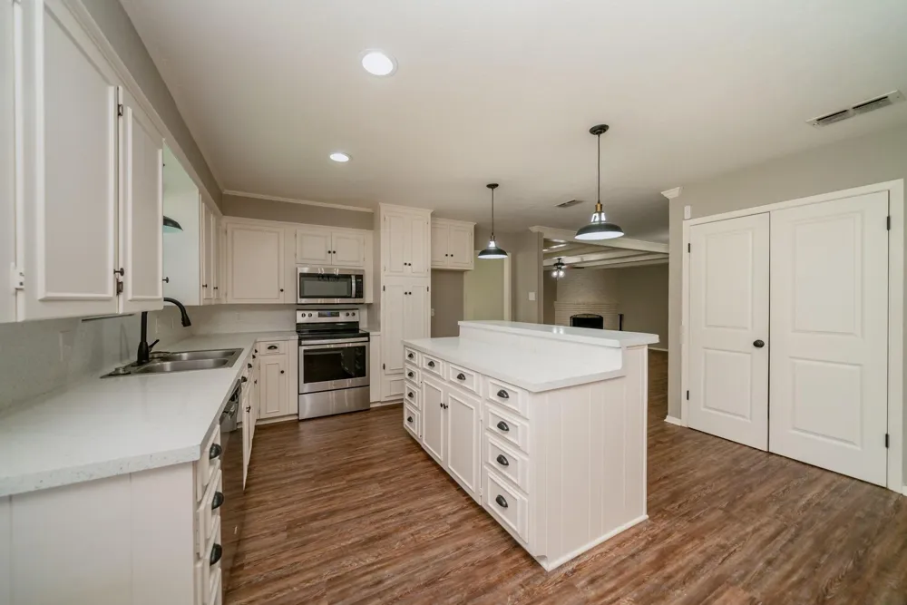 317 E Robinwood White Oak, TX 75693