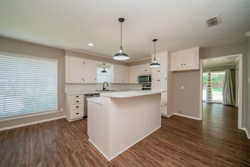 317 E Robinwood White Oak, TX 75693