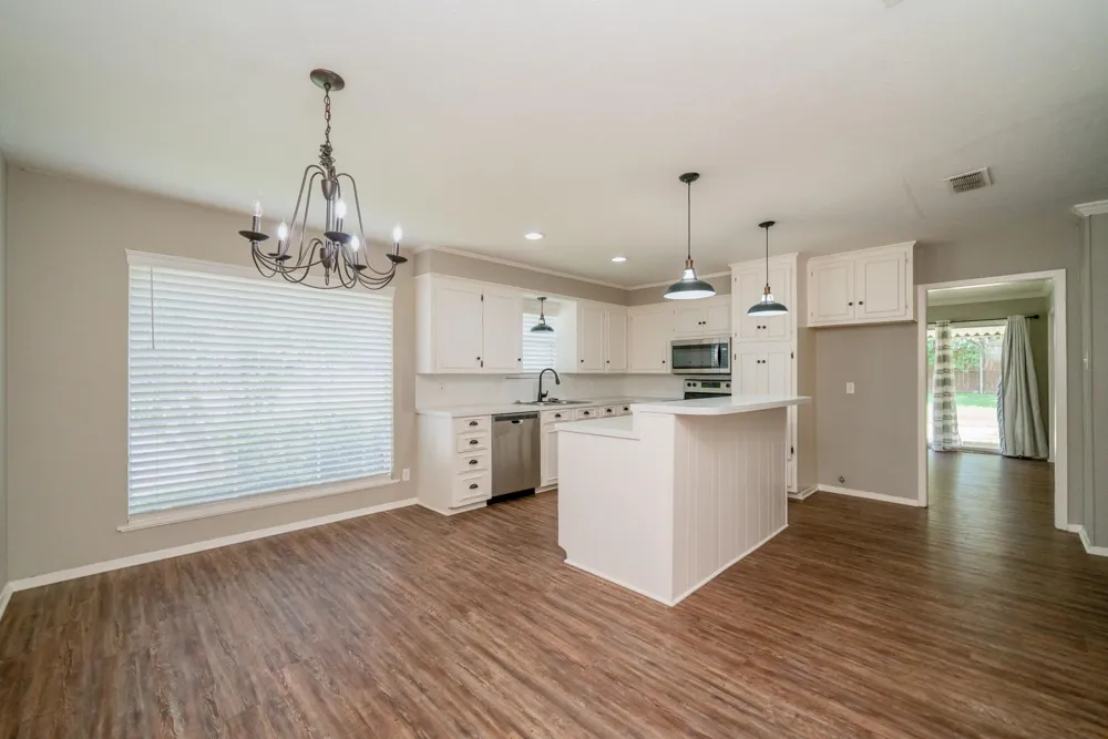 317 E Robinwood White Oak, TX 75693