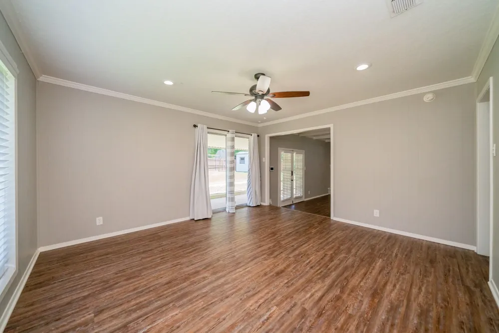 317 E Robinwood White Oak, TX 75693