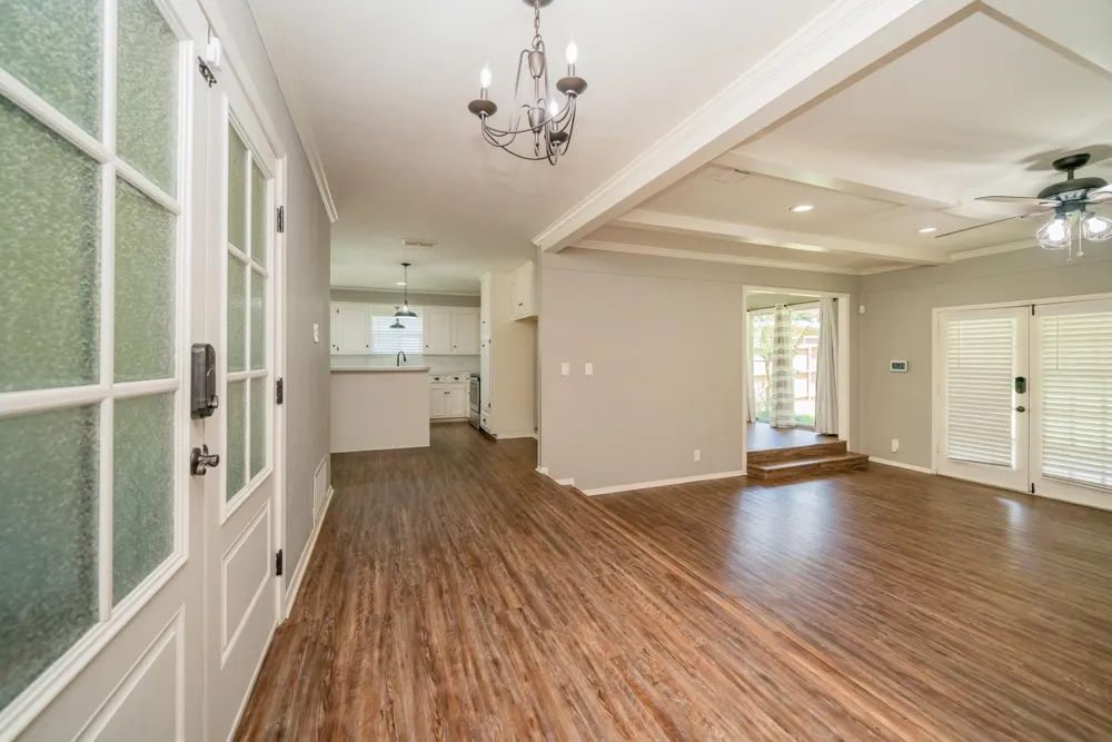 317 E Robinwood White Oak, TX 75693