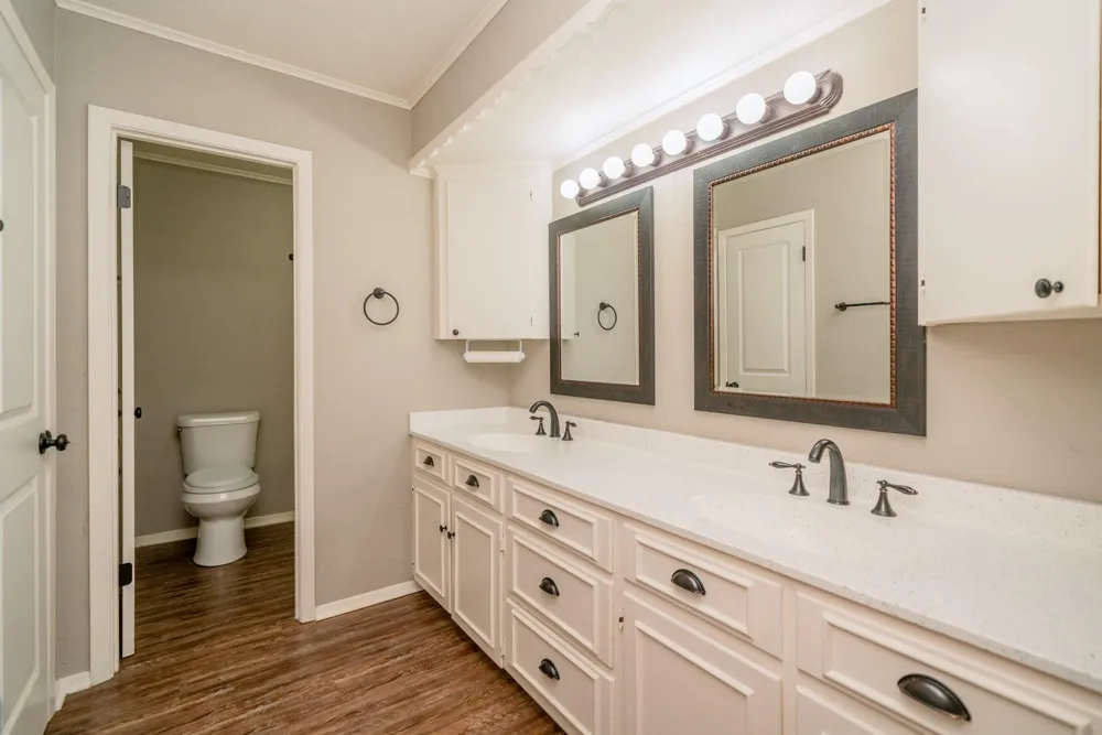 317 E Robinwood White Oak, TX 75693