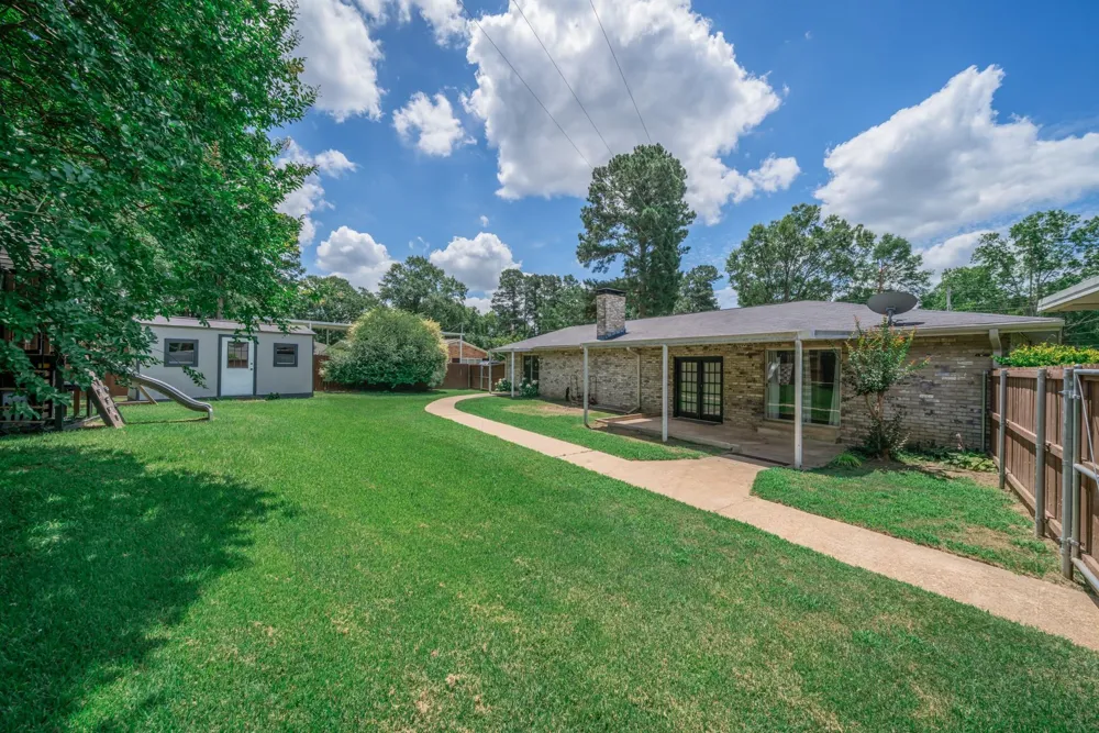 317 E Robinwood White Oak, TX 75693