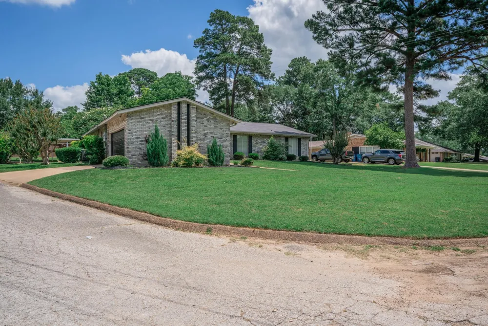 317 E Robinwood White Oak, TX 75693