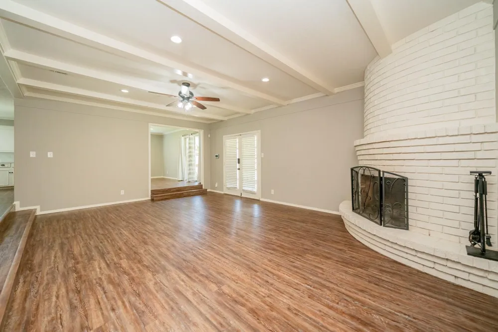 317 E Robinwood White Oak, TX 75693