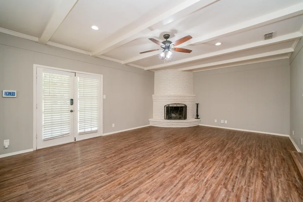 317 E Robinwood White Oak, TX 75693