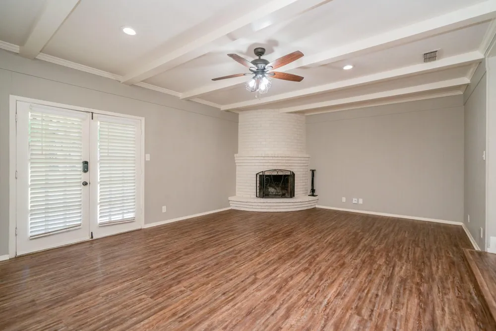 317 E Robinwood White Oak, TX 75693