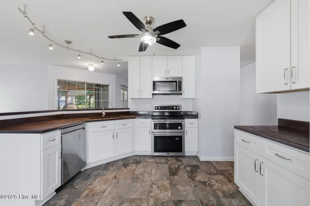 2619 Idlebrook Circle Midway Park, NC 28544