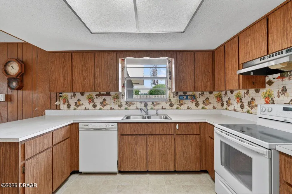 2342 Citrus Avenue South Daytona, FL 32119