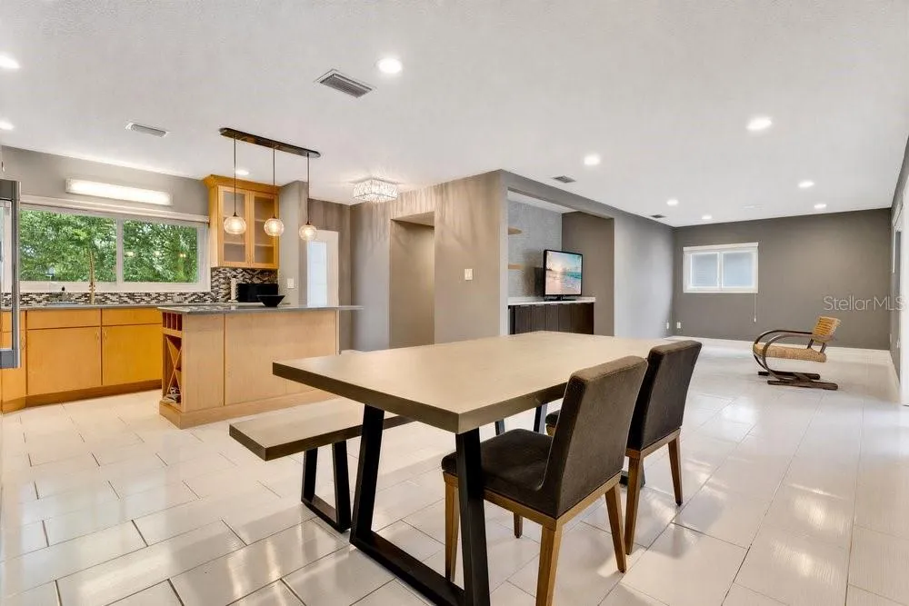 514 BAKER STREET Orlando, FL 32806