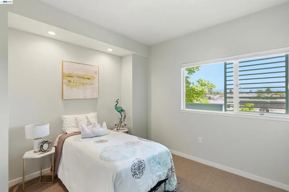 6465 San Pablo Ave #3-2 Oakland, CA 94608