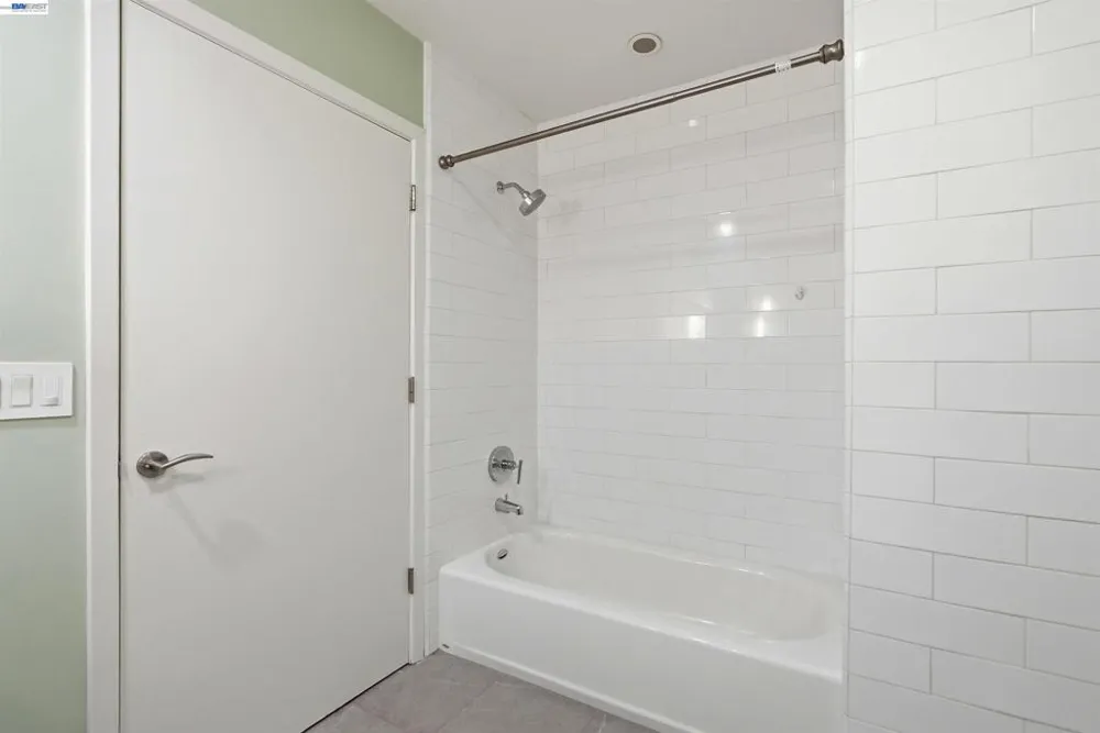 6465 San Pablo Ave #3-2 Oakland, CA 94608