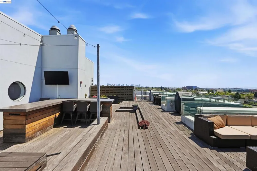 6465 San Pablo Ave #3-2 Oakland, CA 94608