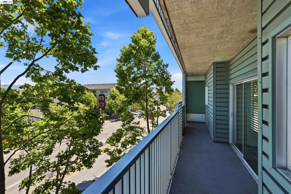 6465 San Pablo Ave #3-2 Oakland, CA 94608