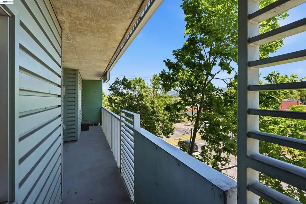 6465 San Pablo Ave #3-2 Oakland, CA 94608