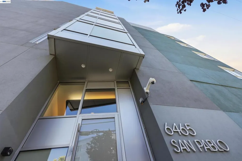 6465 San Pablo Ave #3-2 Oakland, CA 94608