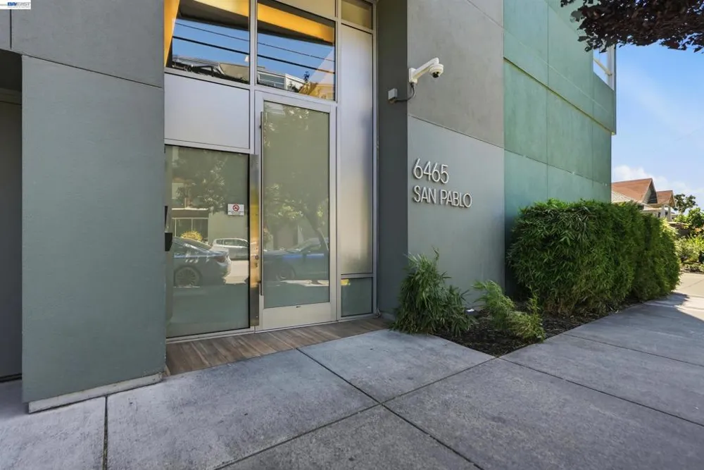 6465 San Pablo Ave #3-2 Oakland, CA 94608