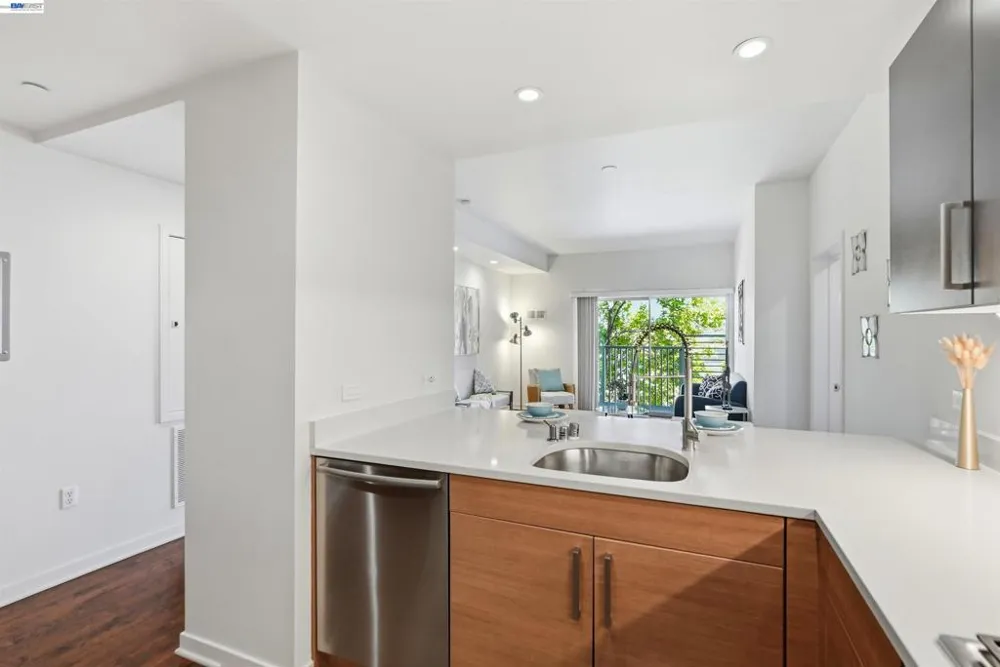 6465 San Pablo Ave #3-2 Oakland, CA 94608