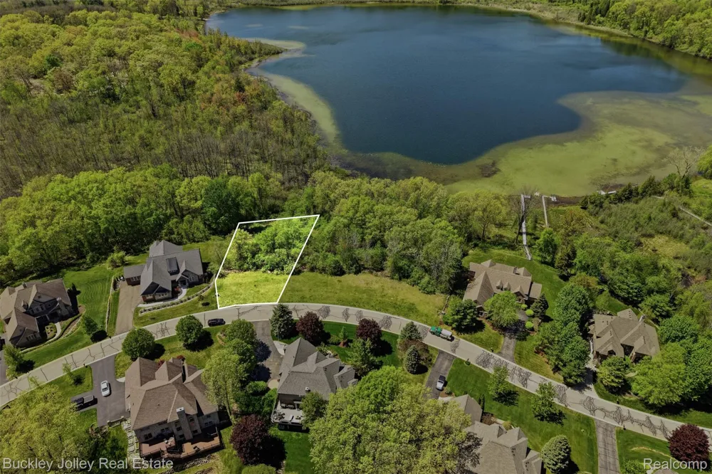 5988 Nottingham Point Hamburg Township, MI 48116
