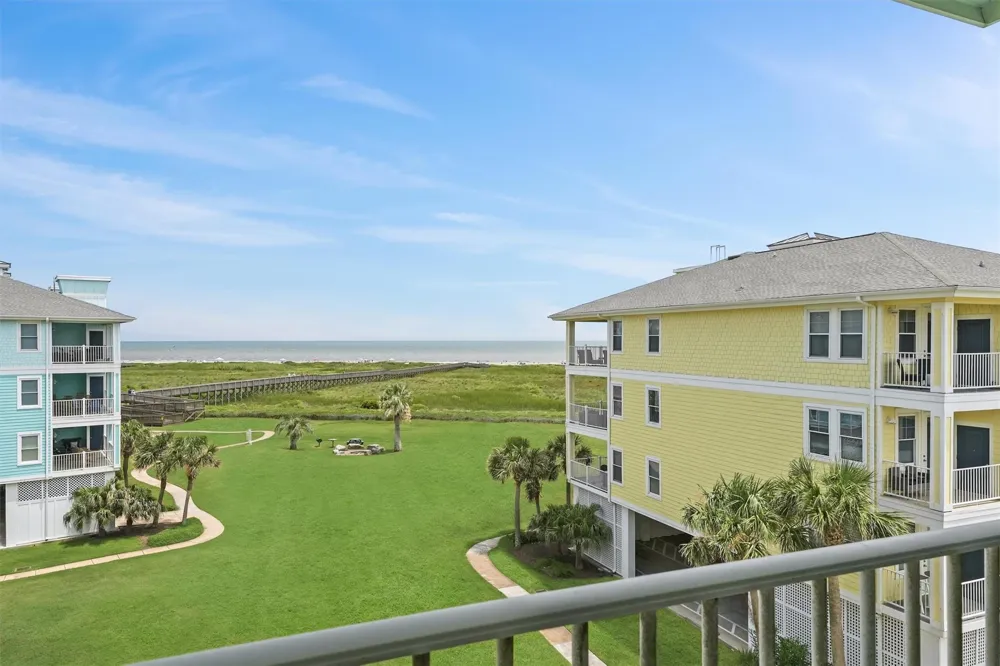4231 Pointe West Drive #302 Galveston, TX 77554