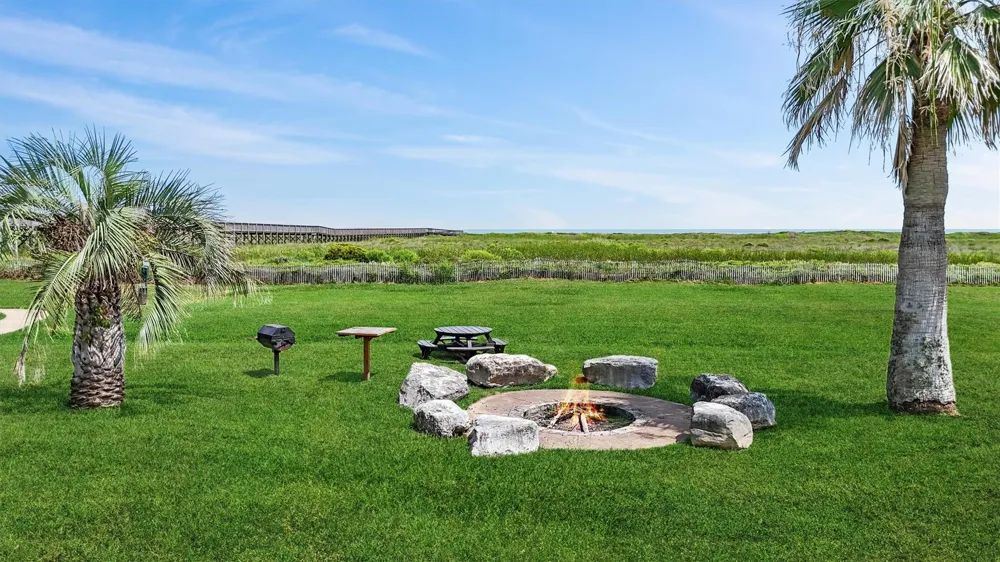 4231 Pointe West Drive #302 Galveston, TX 77554