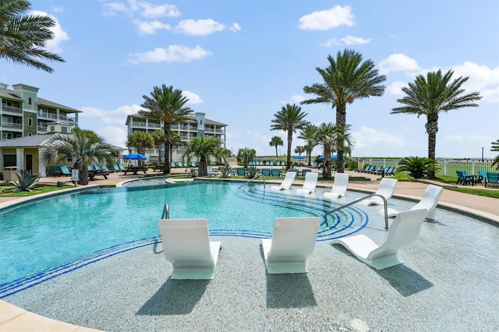 4231 Pointe West Drive #302 Galveston, TX 77554