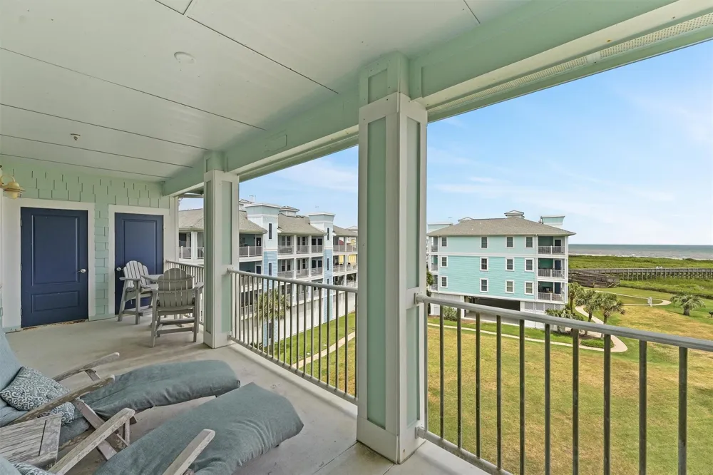 4231 Pointe West Drive #302 Galveston, TX 77554