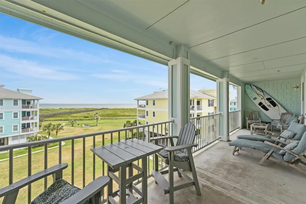 4231 Pointe West Drive #302 Galveston, TX 77554