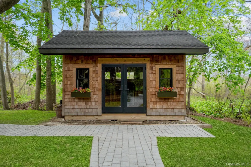 6 Prairie Lane Brookhaven, NY 11719