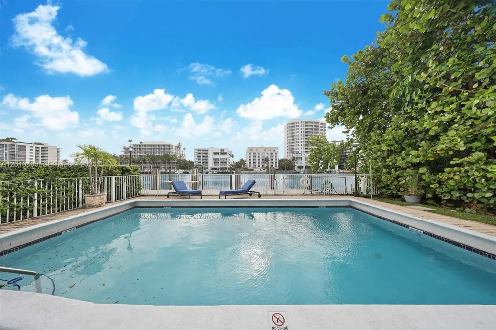 34 Bal Bay Dr Bal Harbour, FL 33154