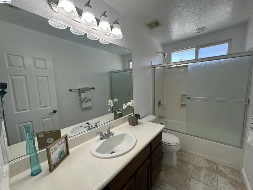 140 W Brilloso Ln Mountain House, CA 95391