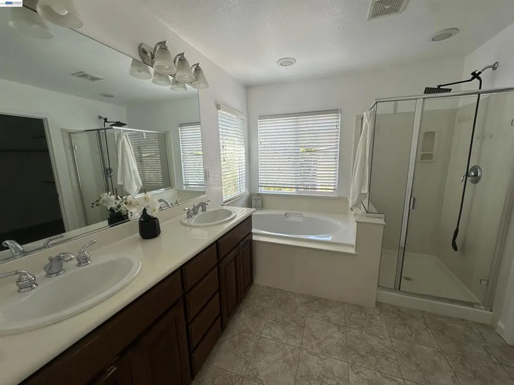 140 W Brilloso Ln Mountain House, CA 95391