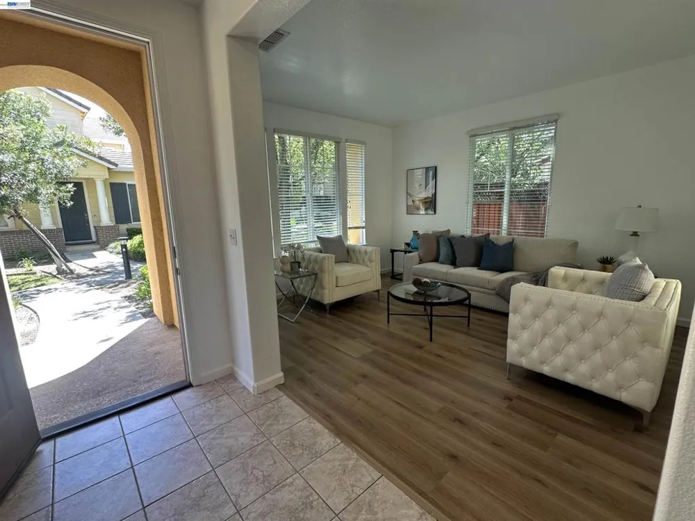 140 W Brilloso Ln Mountain House, CA 95391