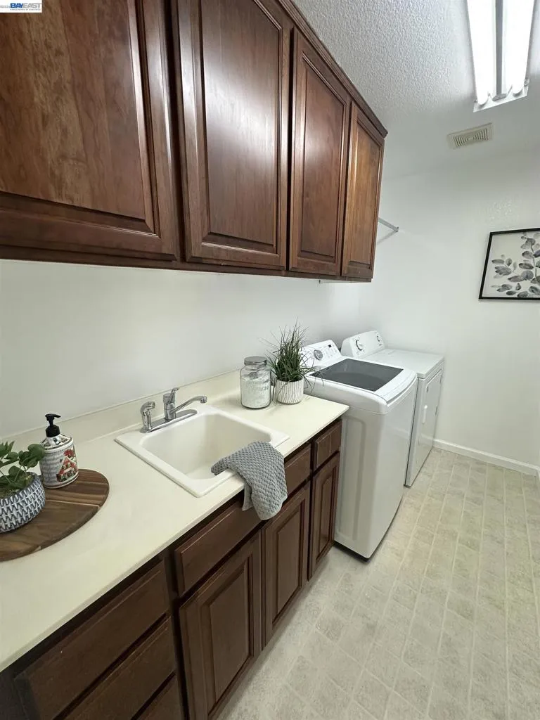 140 W Brilloso Ln Mountain House, CA 95391