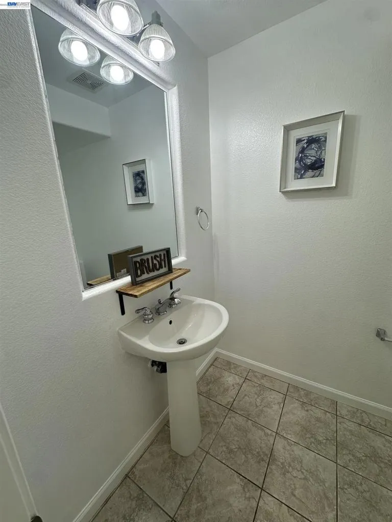 140 W Brilloso Ln Mountain House, CA 95391